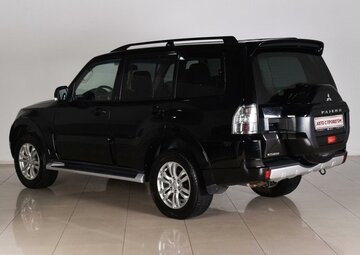 Mitsubishi Pajero Вид 3