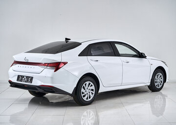 Hyundai Elantra Вид 4