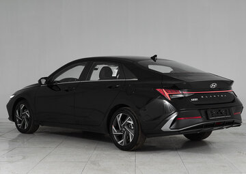 Hyundai Elantra Вид 4