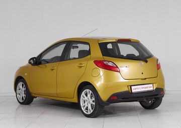 Mazda 2 Вид 4