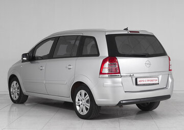 Opel Zafira Вид 4