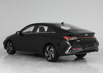 Hyundai Elantra Вид 4