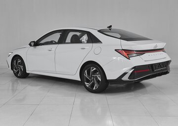 Hyundai Elantra Вид 4