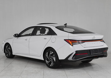 Hyundai Elantra Вид 4