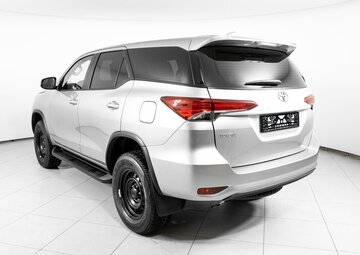 Toyota Fortuner Вид 4
