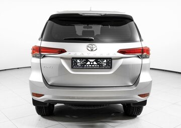 Toyota Fortuner Вид 5