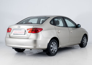 Hyundai Elantra Вид 4