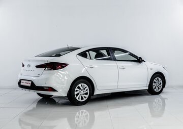 Hyundai Elantra Вид 4