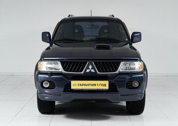 Mitsubishi Pajero Вид 2