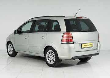 Opel Zafira Вид 4