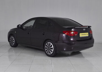 Hyundai Elantra Вид 4