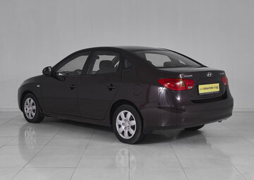 Hyundai Elantra Вид 4