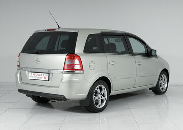 Opel Zafira Вид 4