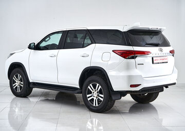 Toyota Fortuner Вид 4