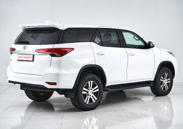 Toyota Fortuner Вид 5