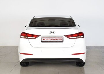 Hyundai Elantra Вид 5