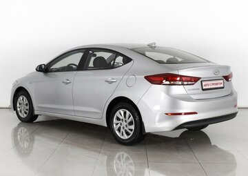 Hyundai Elantra Вид 3