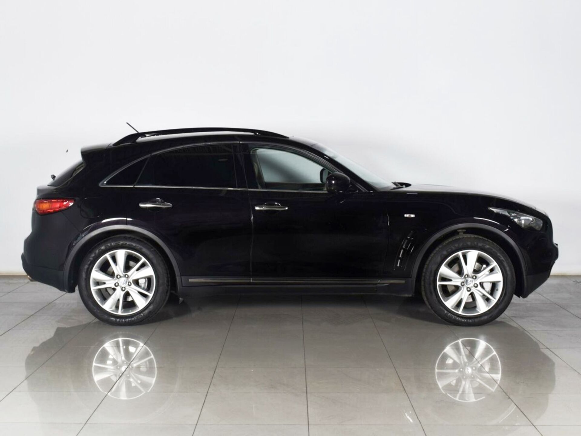 Infiniti QX70