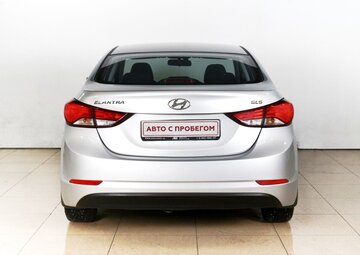 Hyundai Elantra Вид 5