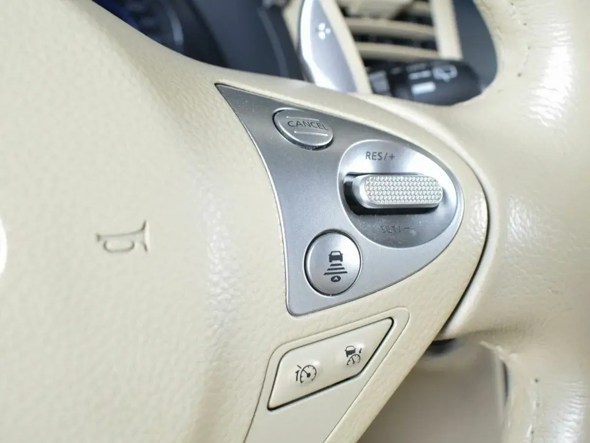 Infiniti QX70