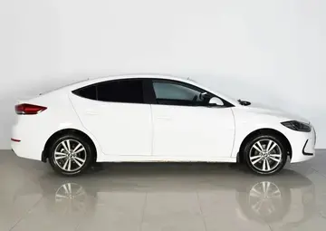Hyundai Elantra Вид 4