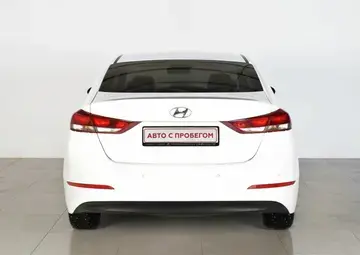 Hyundai Elantra Вид 5