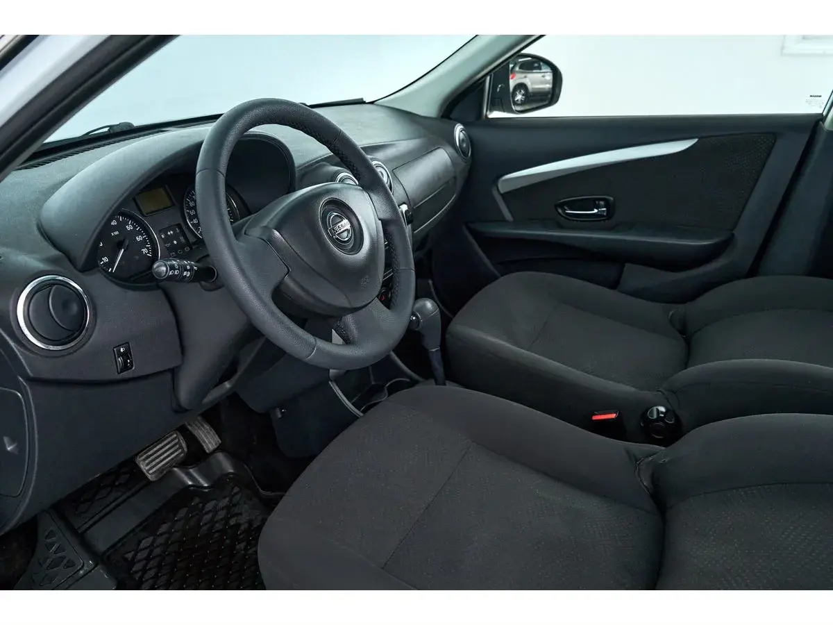 Nissan Almera