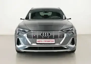 Audi e-tron S Вид 2