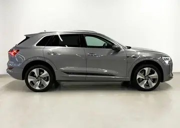 Audi e-tron Вид 3