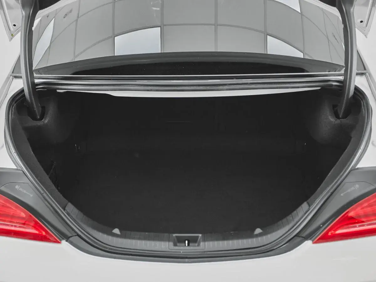 Mercedes benz CLA