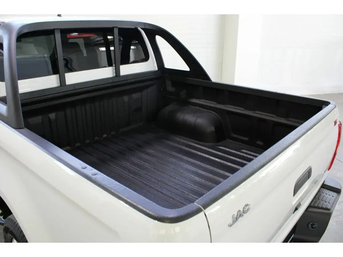 Jac T6