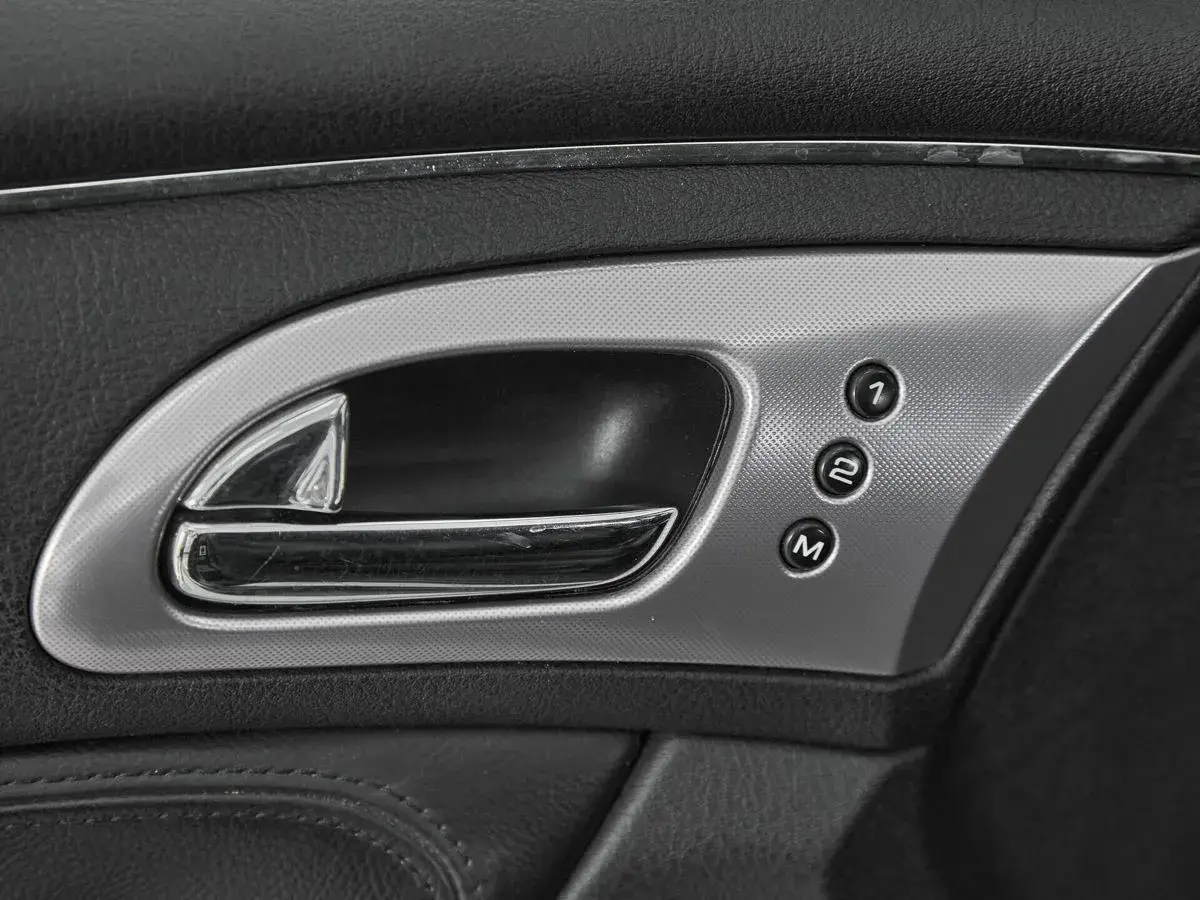 Peugeot 607