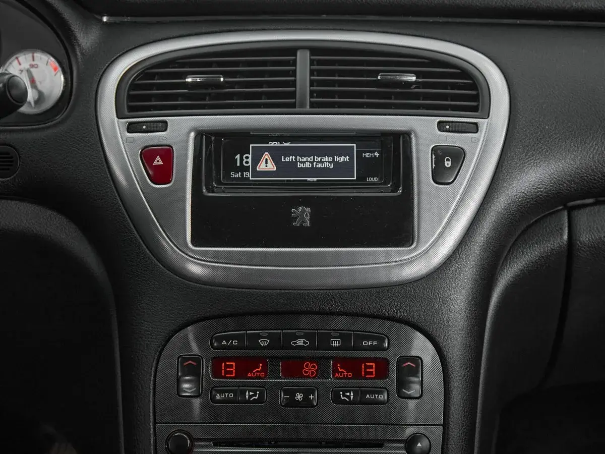 Peugeot 607