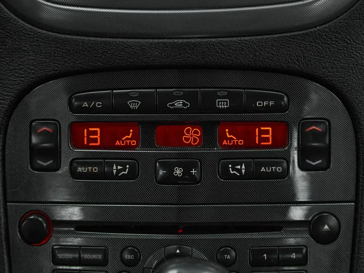 Peugeot 607