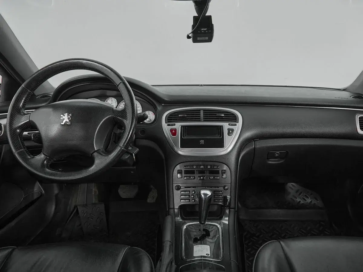 Peugeot 607