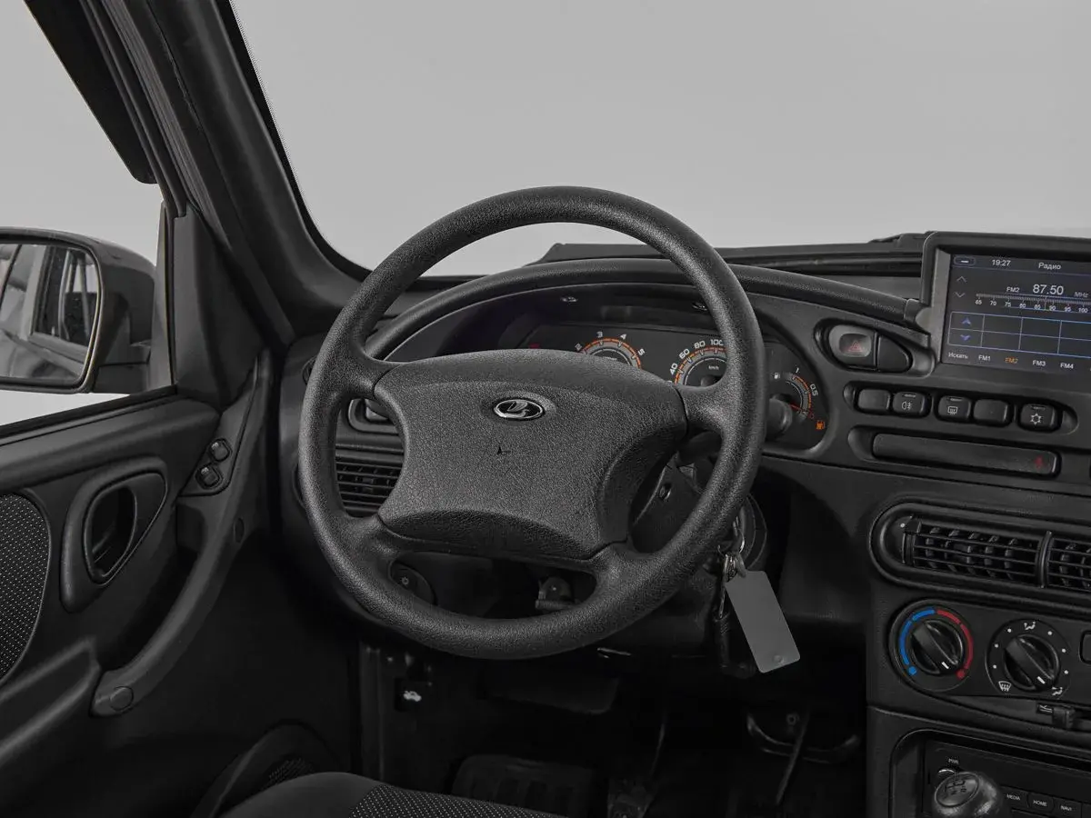 Lada Niva Travel