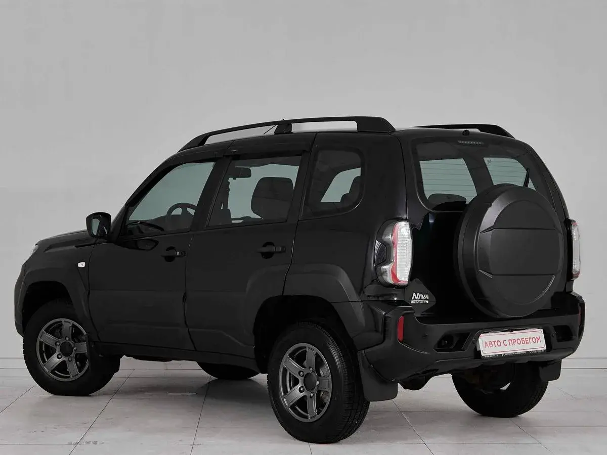 Lada Niva Travel