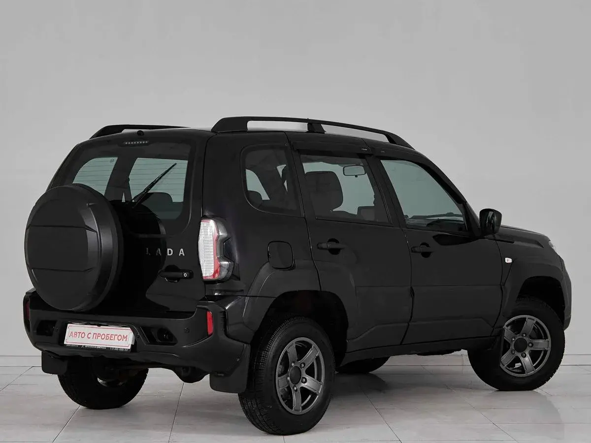 Lada Niva Travel