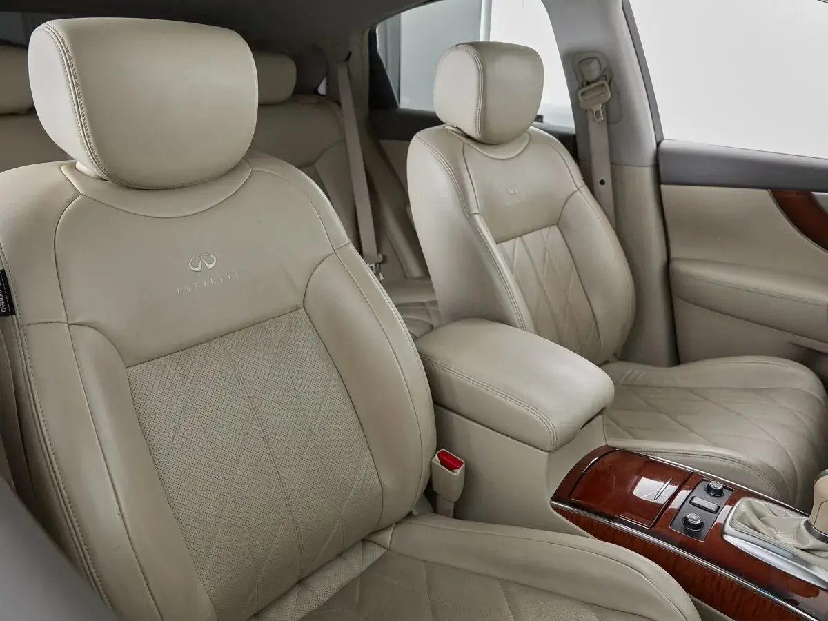 Infiniti QX70