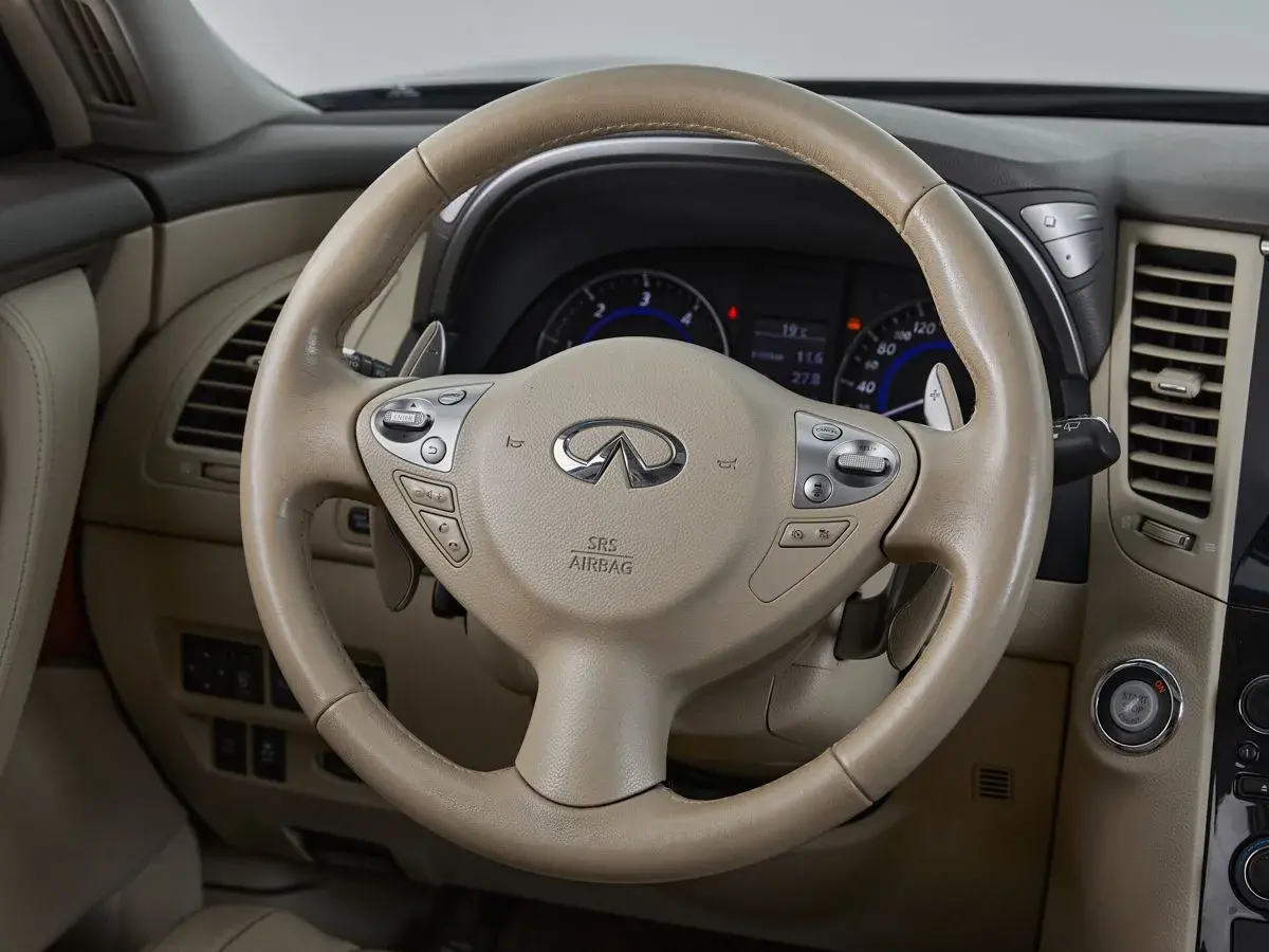 Infiniti QX70