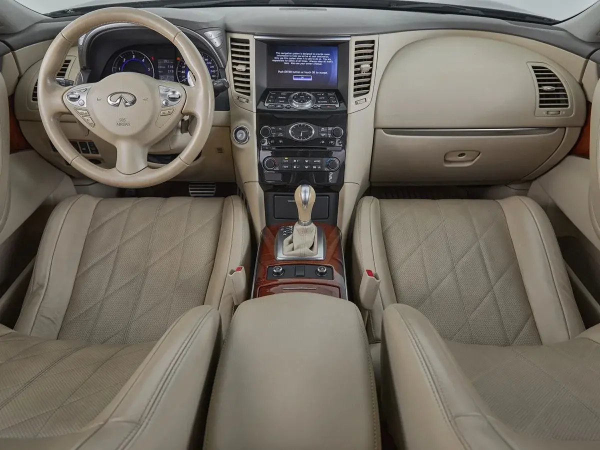 Infiniti QX70