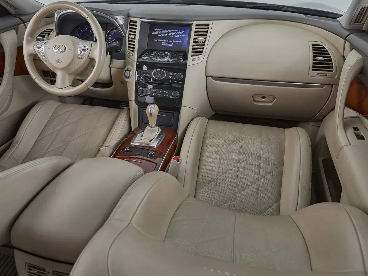 Infiniti QX70
