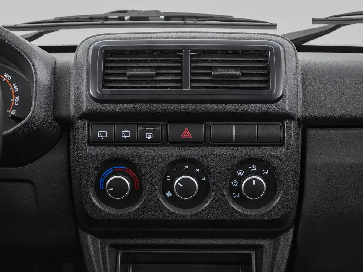 Lada Niva Travel