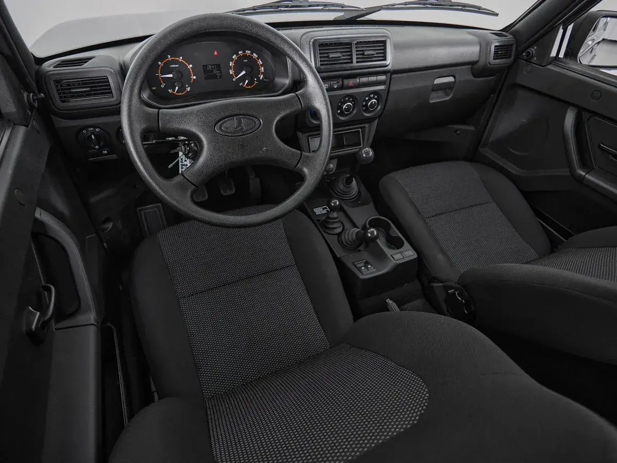 Lada Niva Travel