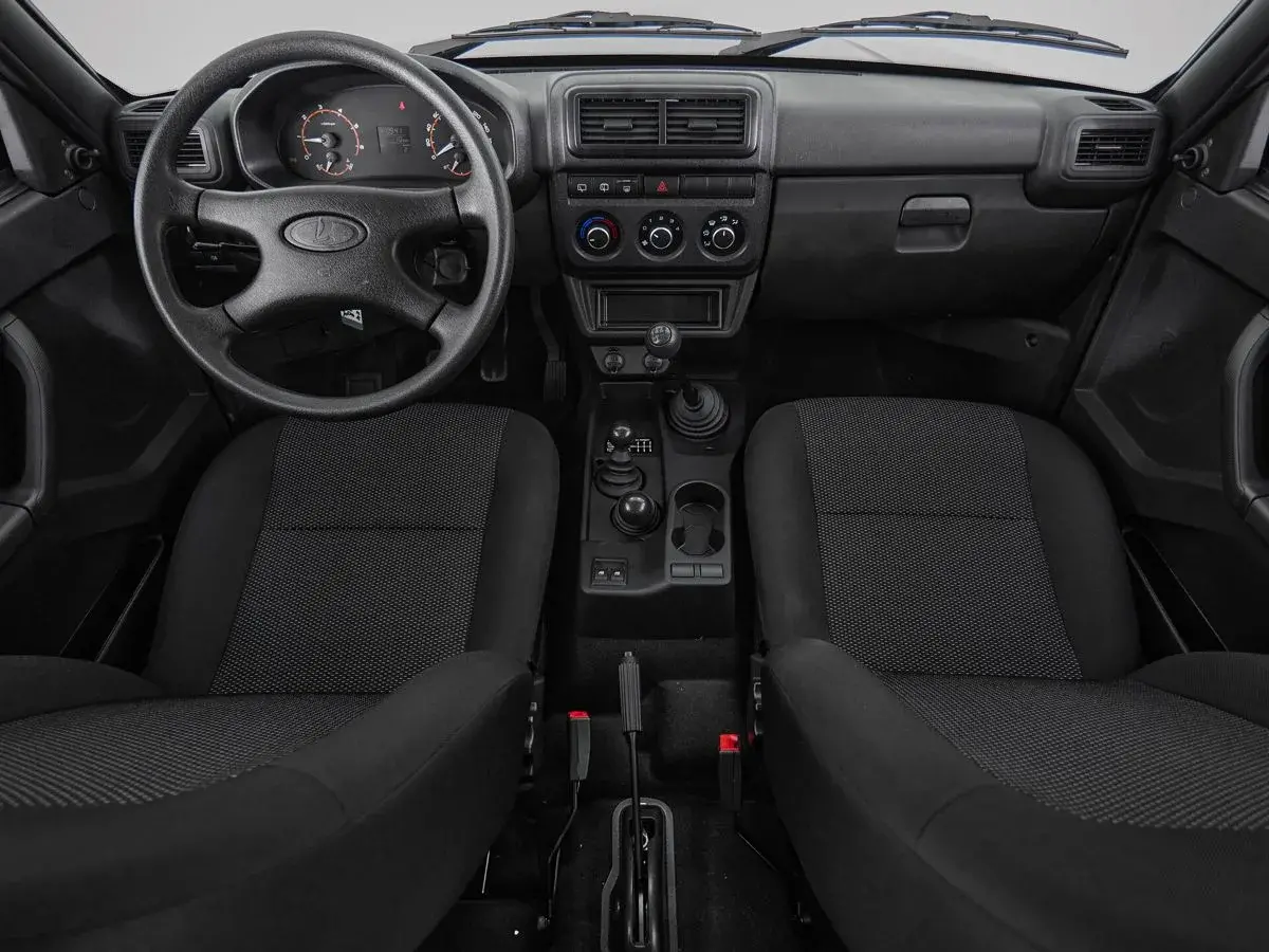 Lada Niva Travel