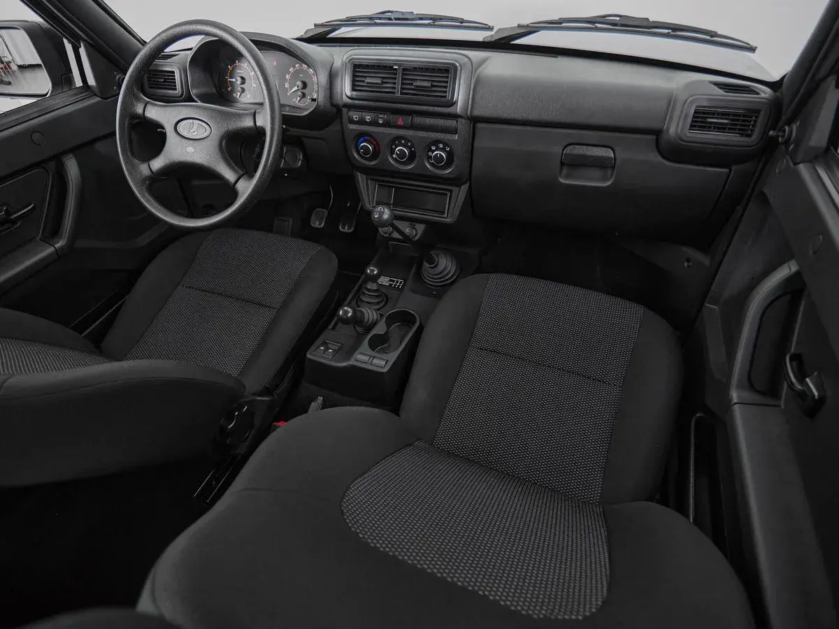 Lada Niva Travel