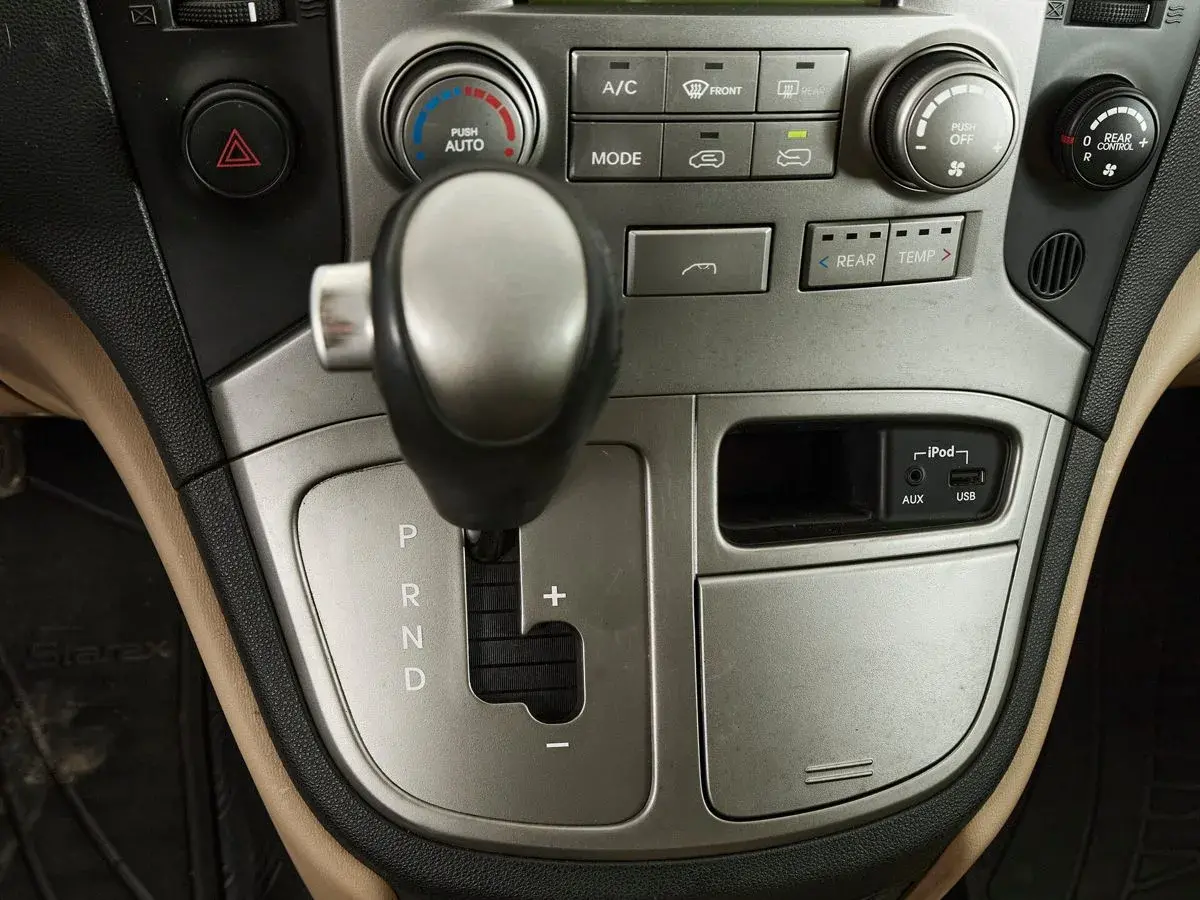 Hyundai Grand Starex
