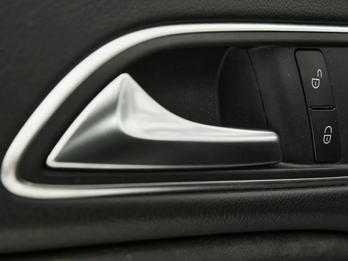 Mercedes benz CLA