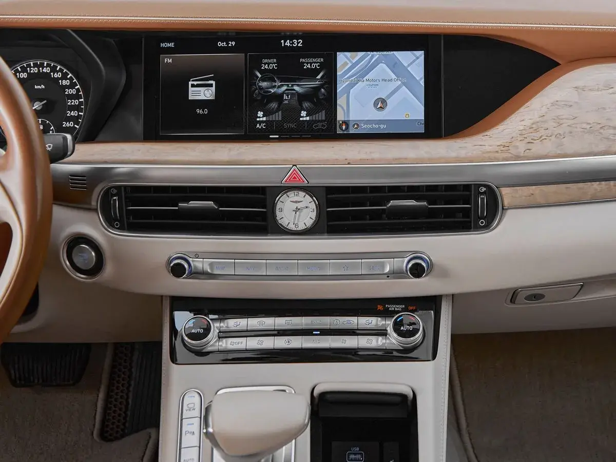 Genesis G90