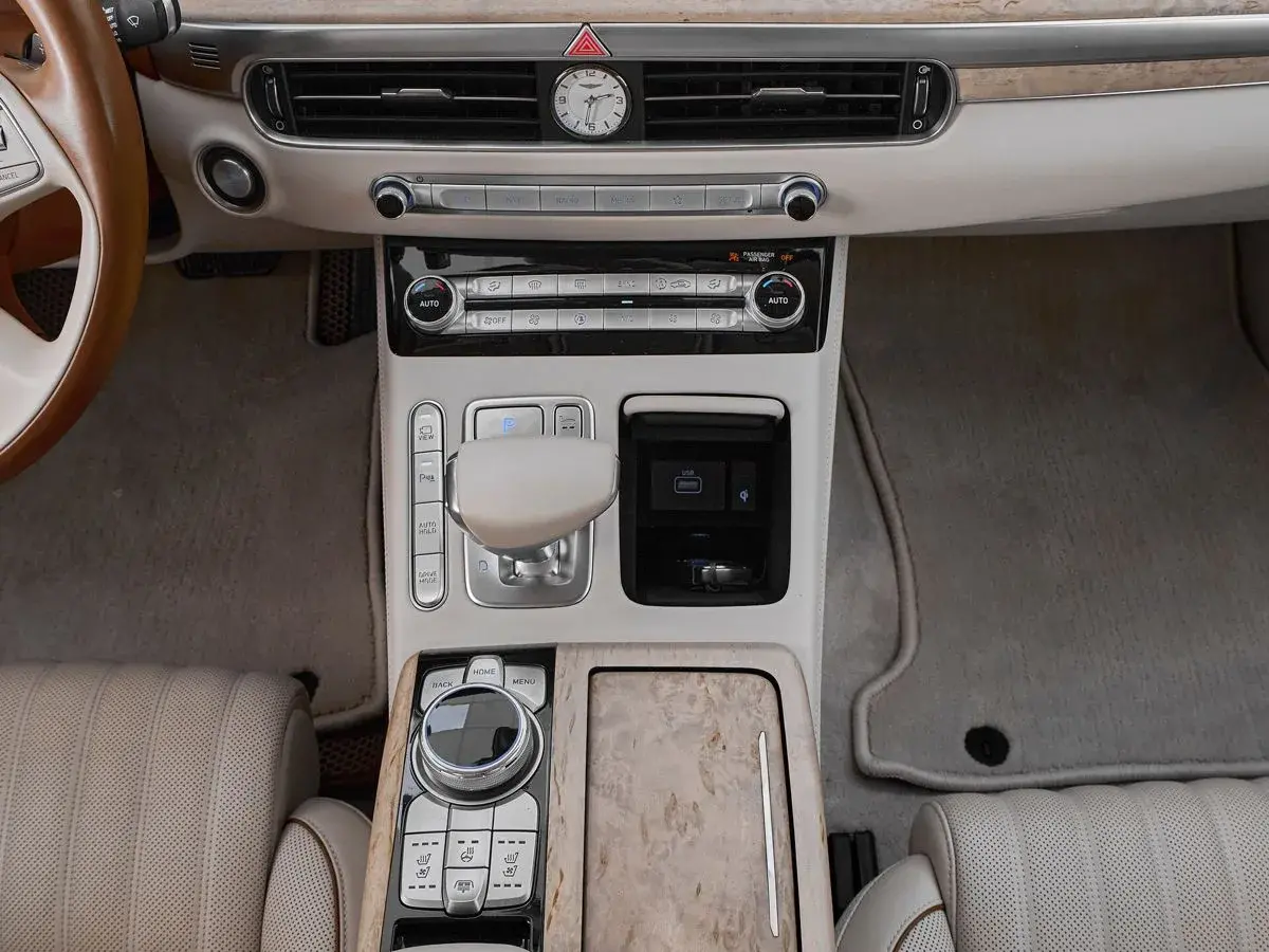 Genesis G90
